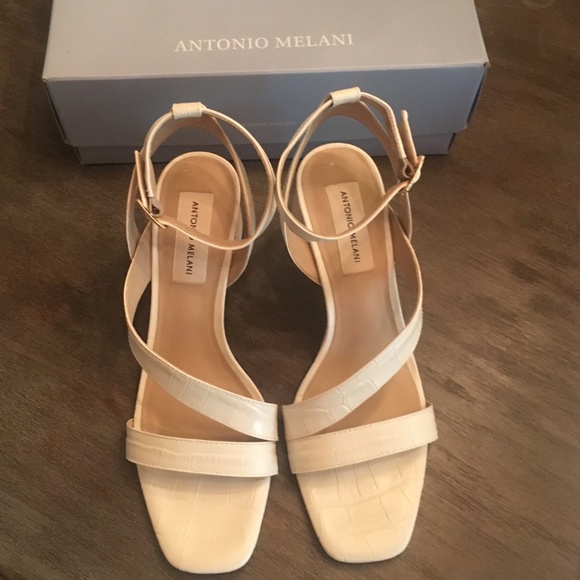 ANTONIO MELANI Shoes - Antonio Melani Cream Block Heel Sandals Size 8